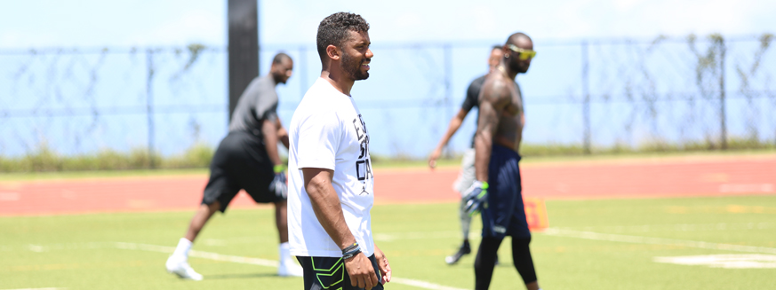 Russell-Wilson-Seahawks-Luvo-Mast