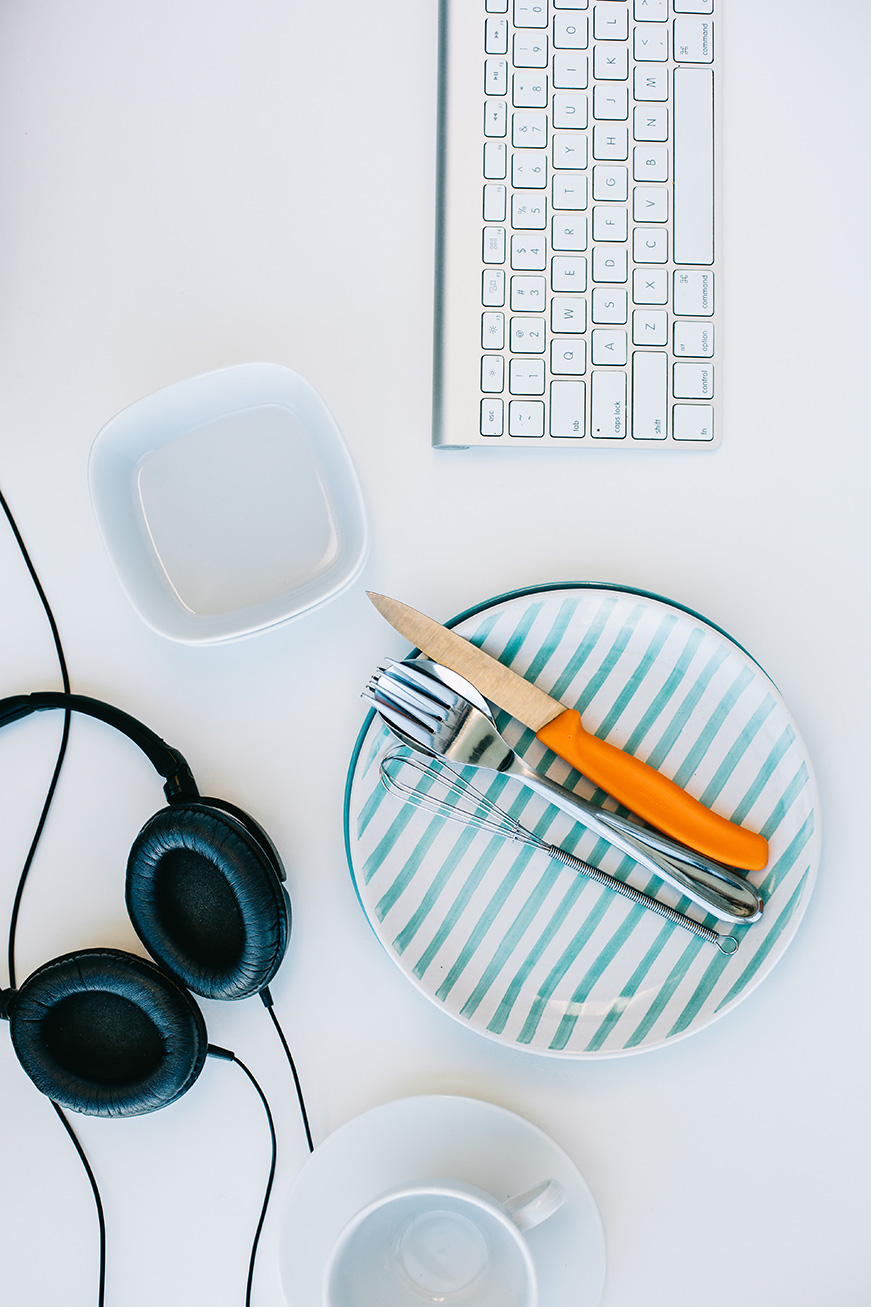 How to build the ULTIMATE desk pantry via @Luvoinc