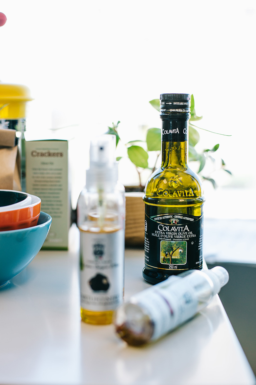 How to build the ULTIMATE desk pantry via @Luvoinc