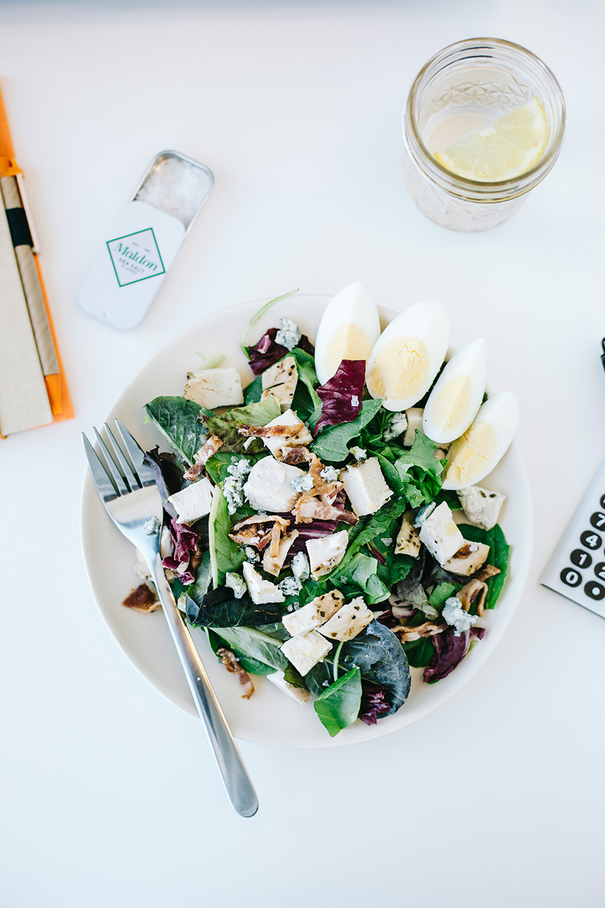 How to build the ULTIMATE desk pantry via @Luvoinc